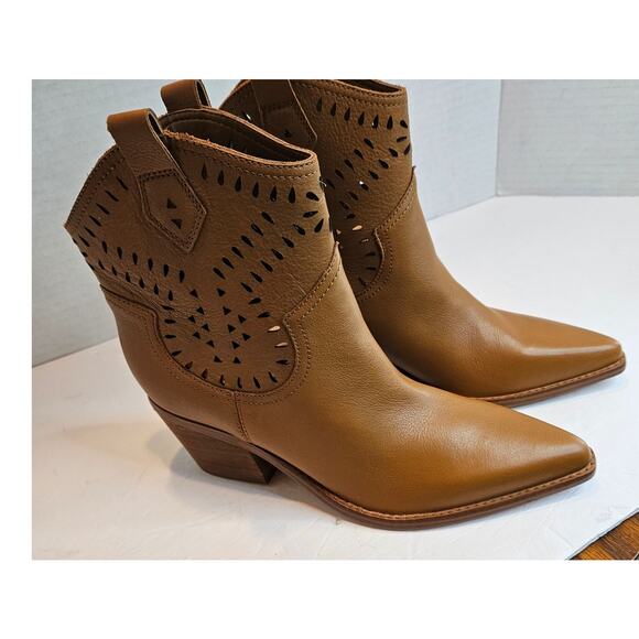 Marc Fisher LTD New Women's 8M Elyma Bootie Boots Pointed Toe Stacked wood heel - Picture 1 of 10
